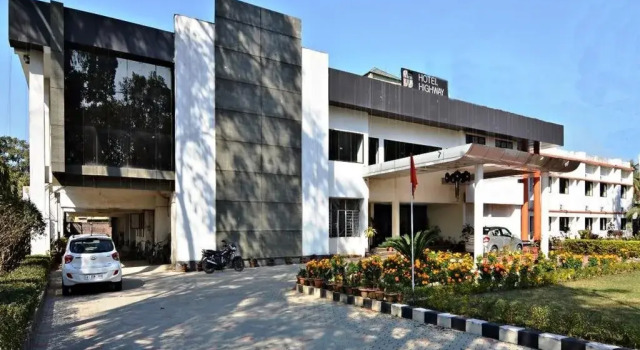 Hotel Highway; Tinsukia, Varaa Hotelli Hotellit ja majoitukset kohteessa Tinsukia, Hotelli