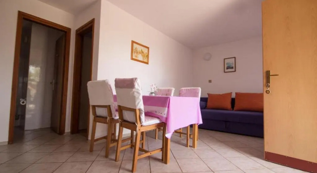 MARA House with Apartments