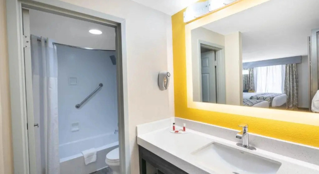 Номер Deluxe с видом на город Отель Мерфрисборо Baymont Inn and Suites Murfreesboro