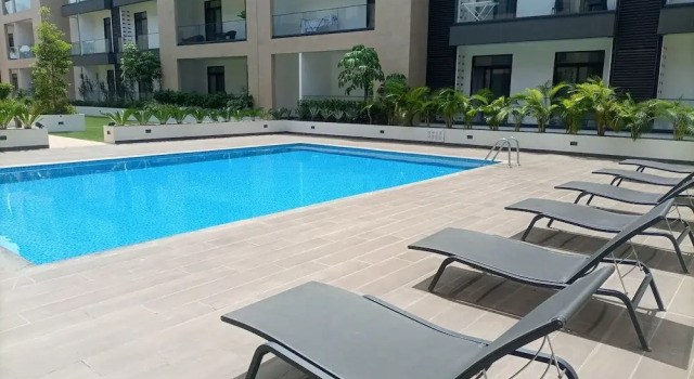 Номер Luxury с 2 комнатами с балконом и с видом на бассейн Embassy Gardens by Clifton Homes