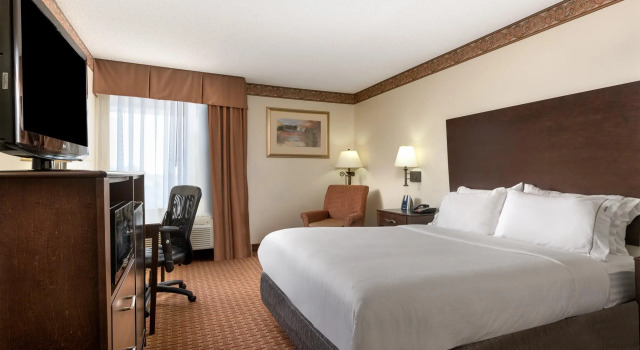 Двухместный номер Standard Holiday Inn Express & Suites Wilson-Downtown by IHG