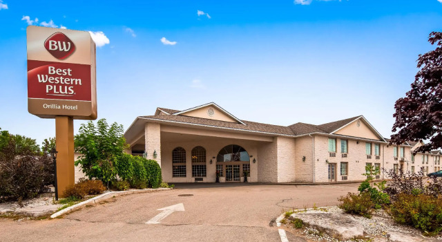 Кровать в общем номере Best Western Plus Orillia Hotel