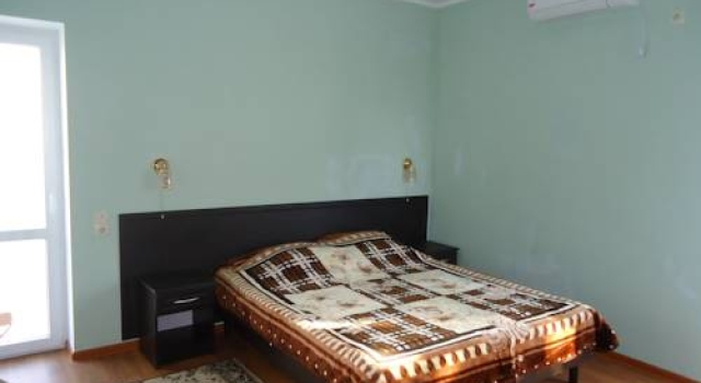 Na Belih Akatsiy Guest House