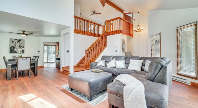 Spacious Retreat 7 Mi to Tobyhanna State Park!, Book Feriehus Sommerhuse i Pennsylvania, Hytte