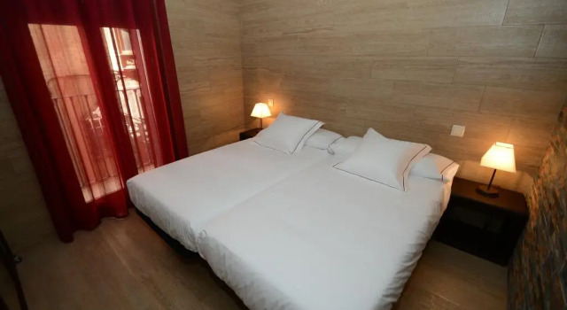 Apartamentos Turísticos Toledo, Забронировать Апартаменты/квартира Отели Толедо с парковкой, рядом с Церковь Санто-Томе, Парковка