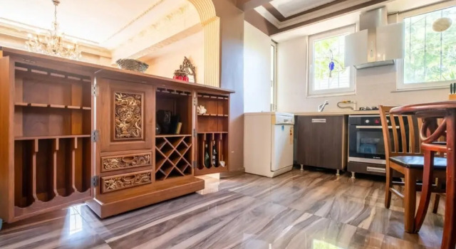 Luxurious Villa With Bosphorus View in Cengelkoy, Varaa Villa Hotellit Marmara-alue pysäköinnillä, Pysäköinti