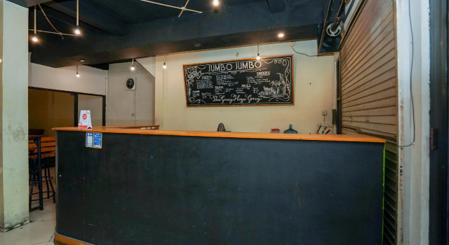 OYO 1956 Kana Family Residence, Book Hotel Hoteller i Gresik med parkering, Parkering
