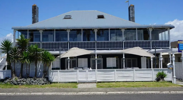 Nana Glad's Beach Front Accommodation, Buchen Sie Hotel Whitianga 