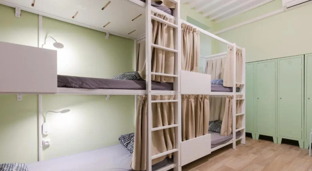 Кровать в общем номере Backpackers House