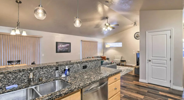 Апартаменты Cozy Anchorage Townhome < Half Mile to Jewel Lake!