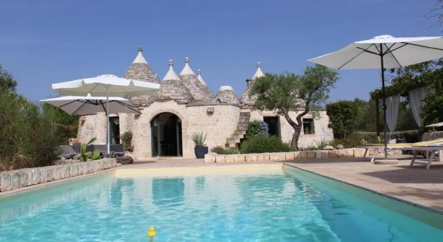 Апартаменты Ostuni,trullo fiabesco con piscina