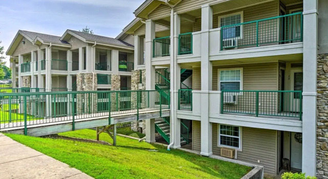 Resort Condo in Branson: 4 Mi to the 76 Strip!, Varaa Lomakeskus Lomahotellit kohteessa Missouri, Lomakeskus
