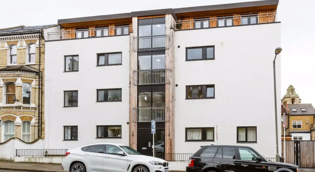 Central Flat in Londons Battersea Sleeps 6