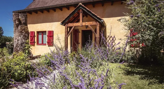 Appealing Apartment in Vezac With Swimming Pool