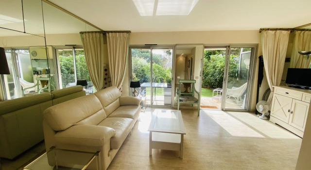 Modern and light studio apartment in prestgious area of Cannes. Small garden and pool. - 743, Забронировать Апартаменты/квартира Апартаменты Канн, рядом с Церковь Нотр-Дам-д'Эсперанс, Апартаменты/квартира