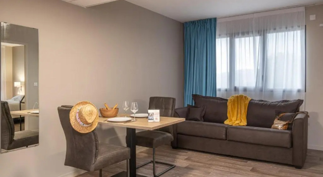 Кровать в общем номере The Originals City, Relais dEstillac, Agen Sud