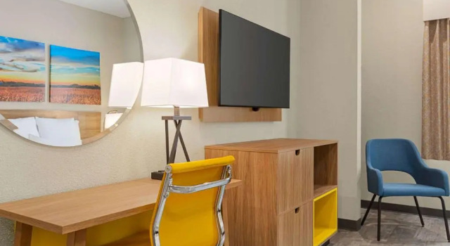 Номер Deluxe Days Inn & Suites by Wyndham Tomball Houston NW