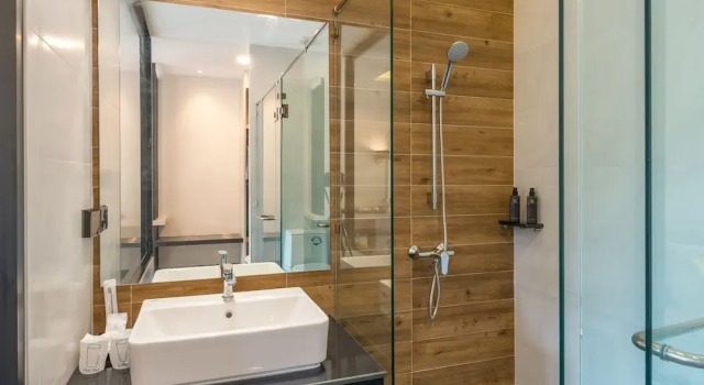Двухместный номер Deluxe с балконом и с красивым видом из окна Cher​mantra​ Aonang​ Resort & Pool​ Suite