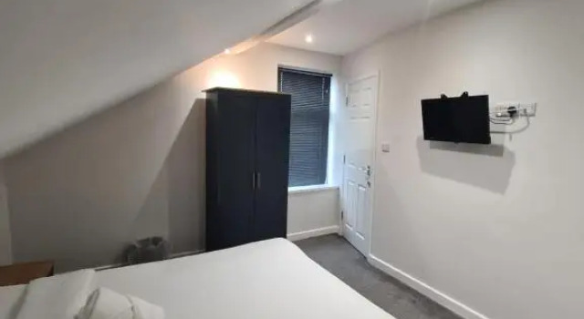 SELF CHECK IN APARTMENT in BARNSLEY CENTRAL