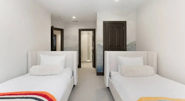 Luxury 3 Bedroom Condo In The Heart Of Beaver Creek Village With Heated Pool, Забронировать Отель Отели Бивер-Крик 3 звезды, рядом с Гонконгский Диснейленд, 3*