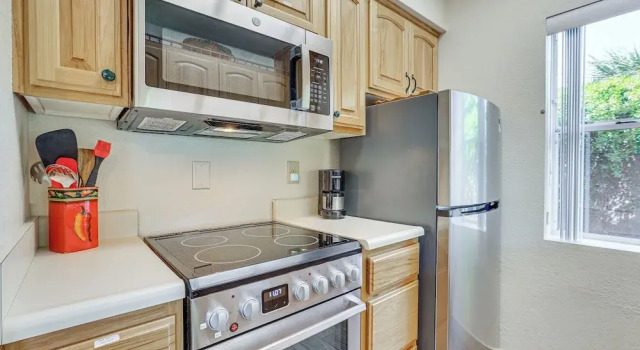 Pool & Patio Access: Sunny Phoenix Casita!, Забронировать Дом для отпуска Финикс 