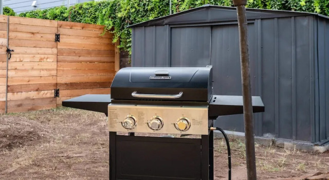 Коттедж East Austin Bungalow w Bbq, Firepit, Fun Yard