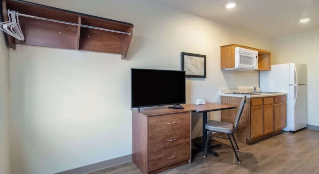 Люкс WoodSpring Suites Champaign near University