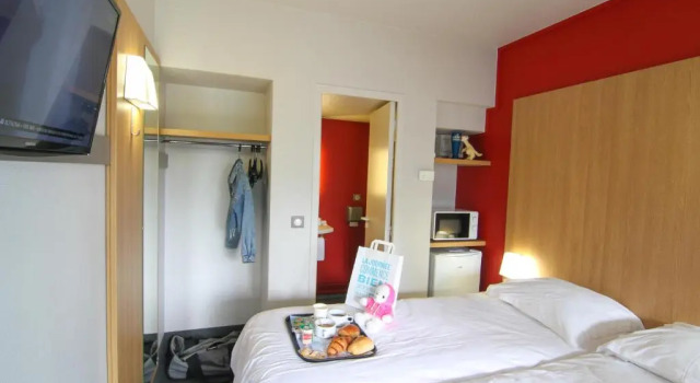 Четырёхместный номер Standard Kyriad Direct Poitiers - Gare du Futuroscope