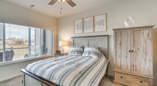 Апартаменты с 2 комнатами с балконом Lake Ozark Condo w/ Water Views & Pool Access!