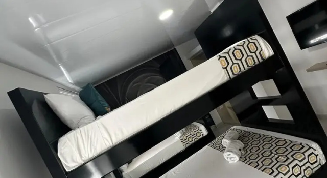 Четырёхместный семейный номер Standard Hotel Millenium Victoria Plaza