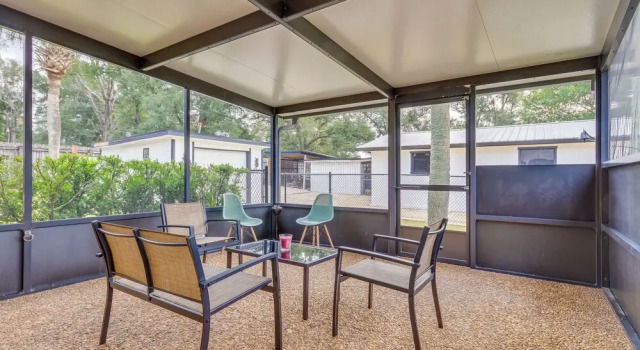 Коттедж Pensacola Home w/ Screened Porch: 10 Mi to Beach!