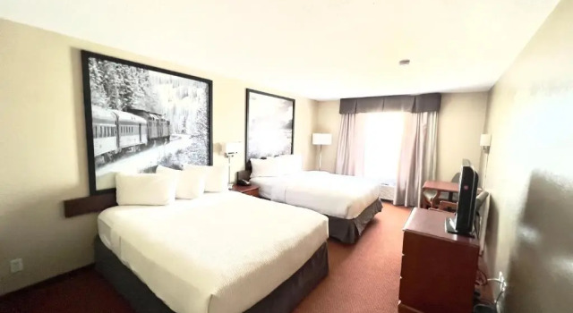 Четырёхместный номер Standard Super 8 by Wyndham Whitecourt