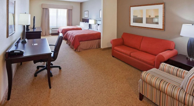 Четырёхместный люкс Country Inn & Suites by Radisson, Oklahoma City - Quail Springs, OK