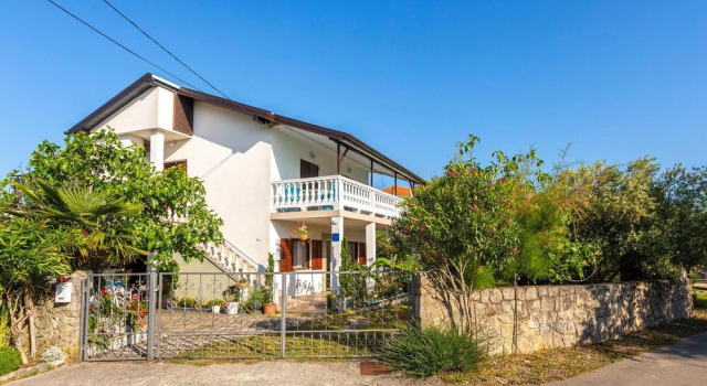 Amazing Apartment in Gabonjin With 1 Bedrooms and Wifi, Prenota Appartamento Hotel a Isole Quarnerine con parcheggio, Parcheggio
