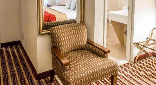 Четырёхместный номер Standard Economy Inn & Suites