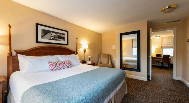 Люкс Port Inn and Suites Portsmouth, an Ascend Collection Hotel
