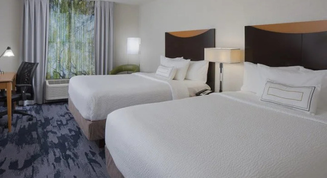 Четырёхместный номер Standard Fairfield Inn & Suites Orlando Lake Buena Vista