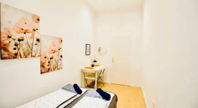 Family 5BR Apt Near Augarten Garden