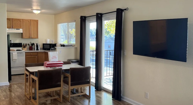 Четырёхместный номер Standard c 1 комнатой с видом на озеро Clear Lake Cottages & Marina