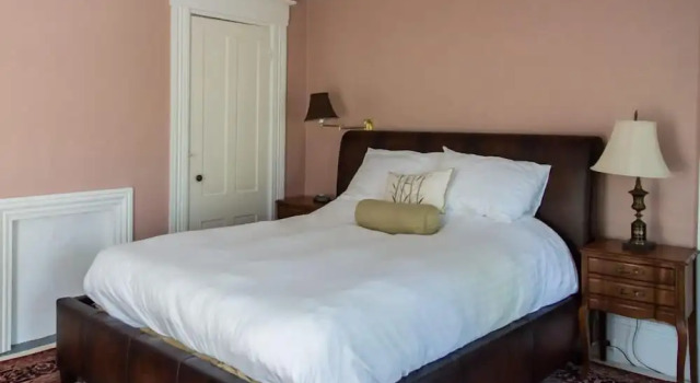 Old parsonage B&B, Забронировать Отель «постель и завтрак» Кеннебанкпорт штат Мэн, рядом с Музей первых поселенцев Кеннебанкпорта