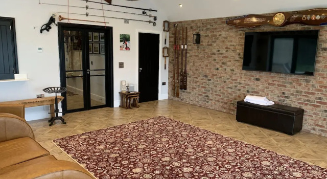 Luxury Studio Cottage at Foot of Yorkshire Wolds, Varaa Lomakoti Mökit kohteessa Merseyside, Mökki