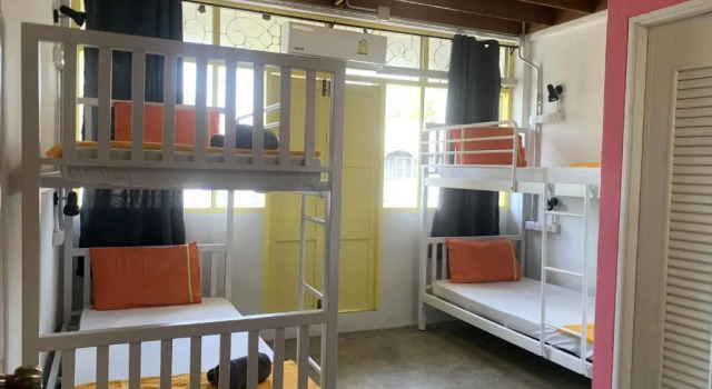 Кровать в общем номере Sleep Sheep Phuket Hostel SHA