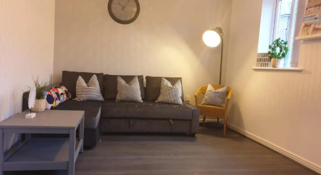 Коттедж Spacious Contractor House for Large Groups - Private Parking by Liverpool Short Stay