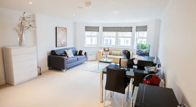 1bed Sleeps 4 in West Kensington 7mins to Tube, Забронировать Отель Отели Лондона 3 звезды, рядом с Больница Чаринг-Кросс, 3*