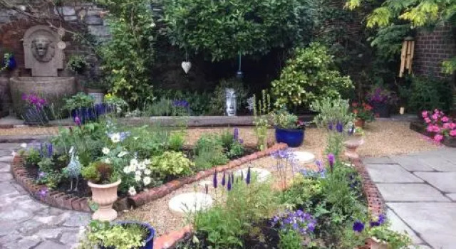 Sacred Garden Retreat, Забронировать Апартаменты/квартира Гластонбери Сомерсет, рядом с Часовня Святой Маргариты и приют Магдалин