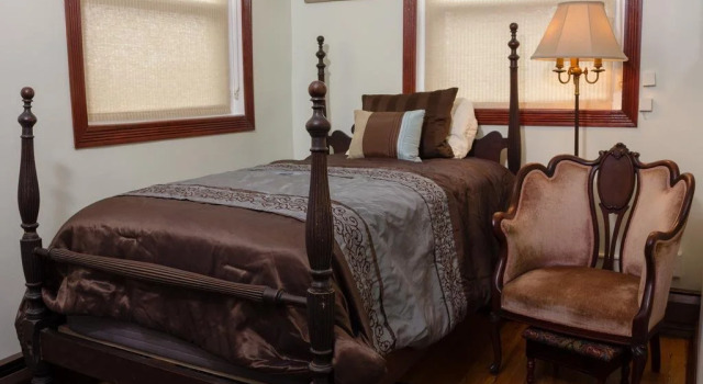 Ledroit Park Renaissance B&B, Забронировать Отель «постель и завтрак» Northwest Вашингтон, рядом с Говардский университет