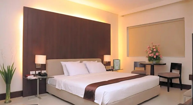 Двухместный номер Deluxe CityState Tower Hotel
