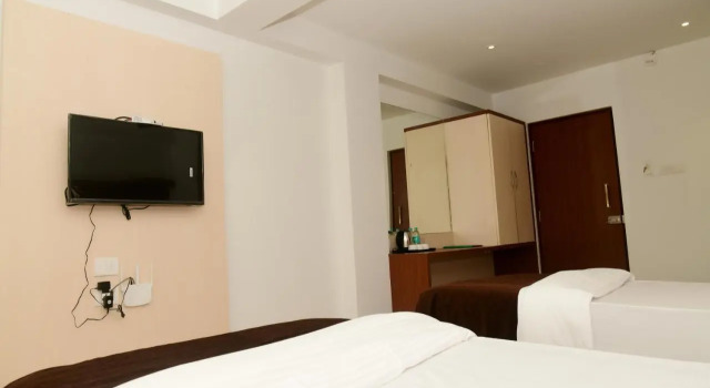 Hotel Monarch Center Point near Dahanu Beach, Bordi