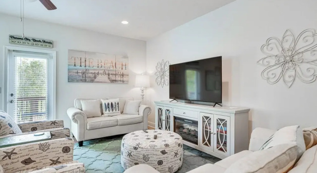 PCB Townhome w/ Deck & Pool Access: 3 Mi to Beach!, Rezervovat Apartmán Panama City Beach Panhandle Florida