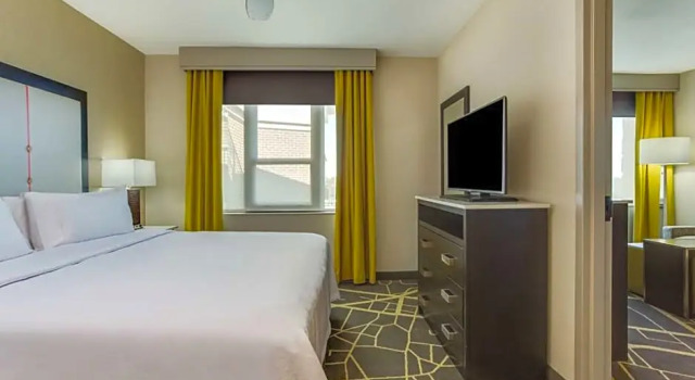 Двухместный люкс c 1 комнатой с видом на внутренний двор Homewood Suites Savannah Historic District/Riverfront